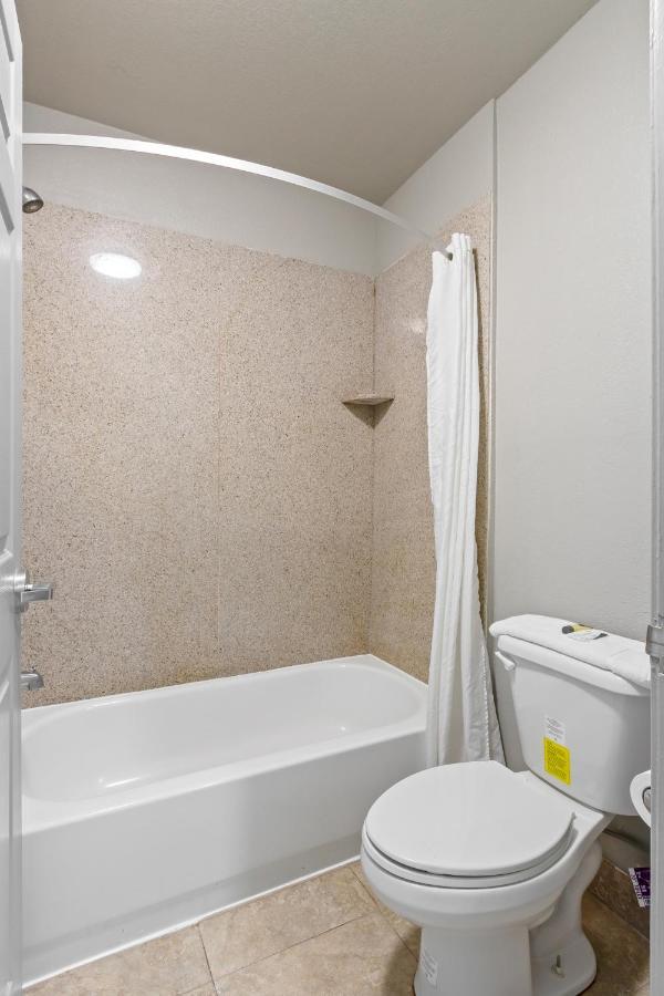 Regency Inn Near Boardwalk & Hurlburt Field Fort Walton Beach Exterior photo
