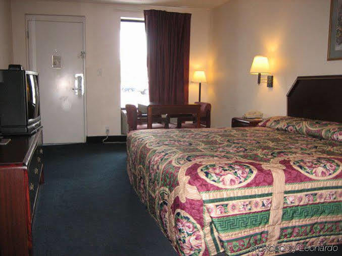 Regency Inn Near Boardwalk & Hurlburt Field Fort Walton Beach Room photo